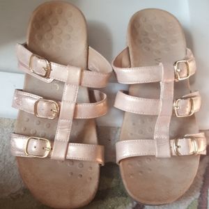 Rose gold Vionic Misa sandals sz 8